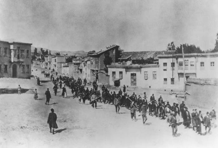 صورة لعمليات تهجير الأرمن على يد العثمانيين