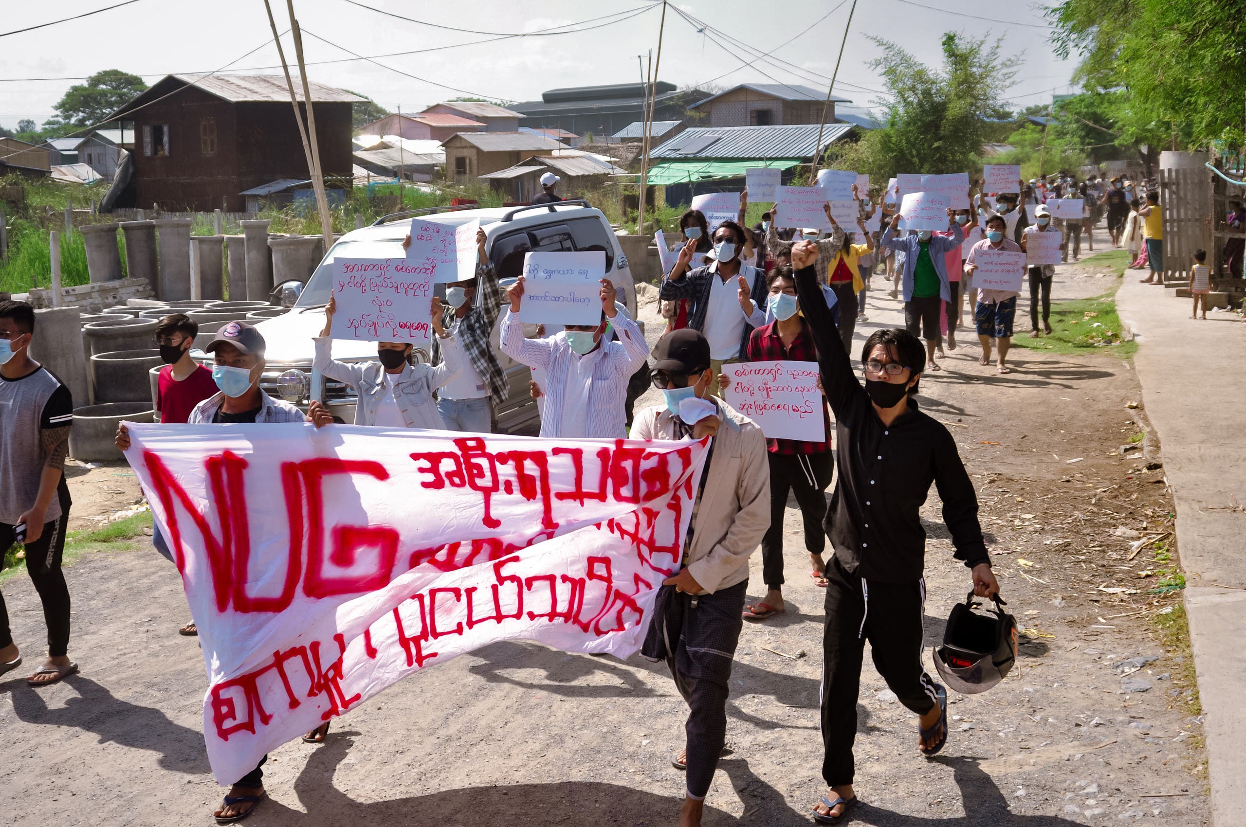 احتجاجات ضد الانقلاب العسكري السبت الماضي في مانالاي في ميانمار