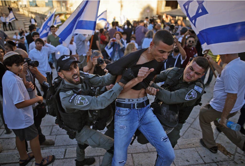 من مواجهات مسيرة الأعلام في القدس